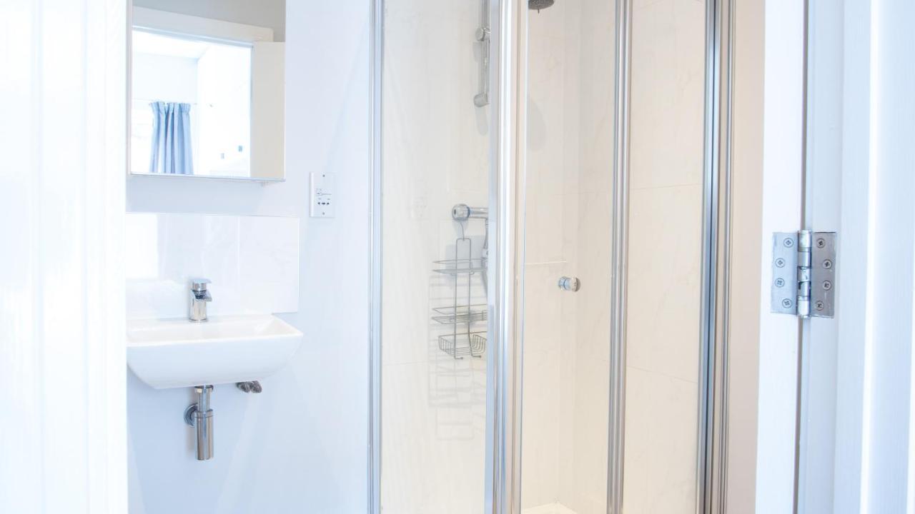 Modern With Free Parking And Wifi Appartement