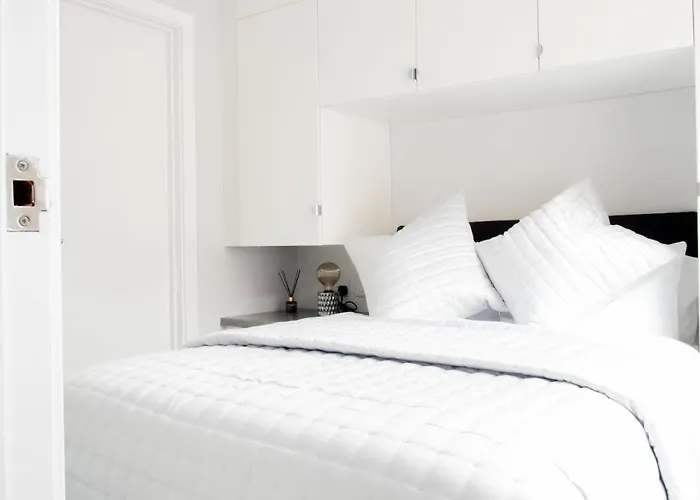 Modern Apartment With Free Parking And Wifi