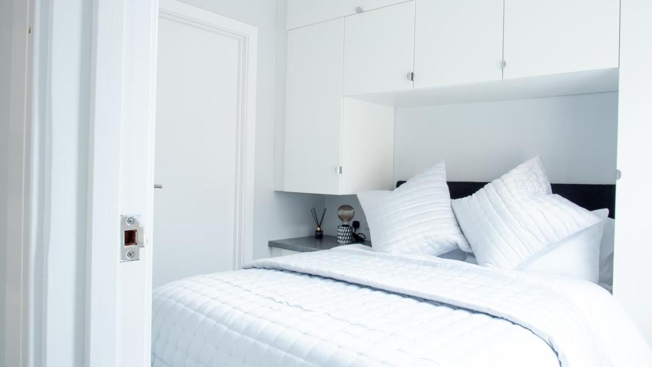 Modern With Free Parking And Wifi Apartment *